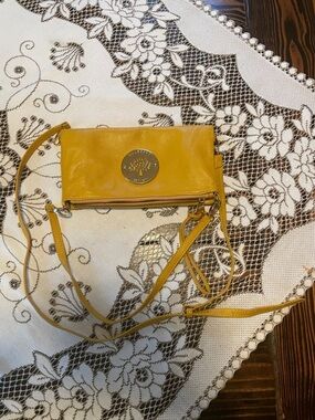 Mulberry Daria Grained Yellow Leather Fold Over Crossbody Bag Logo Medallion